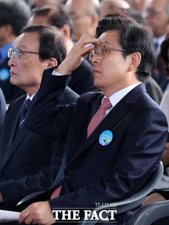 황교안 자유한국당 대표가 문재인 대통령 경축사를 듣고 있다. /뉴시스