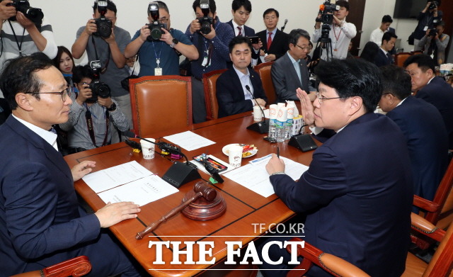 27일 국회 정치개혁특별위원회는 안건조정위원회를 열어 추가 안건 상정과 대안 등을 논의했으나 결국 합의에 이르지 못했다. /뉴시스