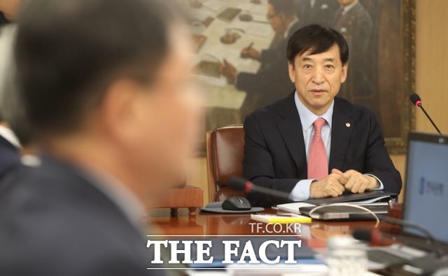 30일 오전 이주열 한국은행 총재가 금융통화위원회 통화정책방향 회의를 주재하고 있다. /뉴시스