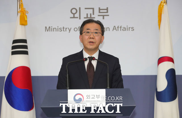 외교부가 일본이 도쿄올림픽에서 욱일기 사용을 허가했다는 것에 대해 비판했다. 김인철 외교부 대변인이 브리핑을 하고 있는 모습. /뉴시스