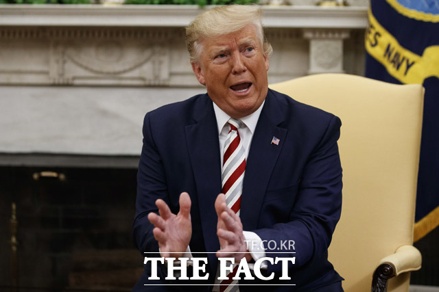 도널드 트럼프 미 대통령이 13일(현지시간) 코로나19 확산에 따른 국가 비상사태를 선포했다. /AP.뉴시스