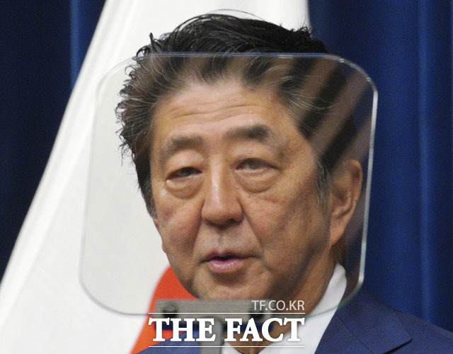 반면, 아베 신조 일본 총리의 관상은 좋지 않다고 평가했다. 도쿄 총리 관저에서 열린 기자회견에서 발언하는 아베 총리. /AP.뉴시스