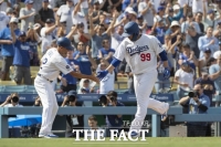  [류현진 13승] '가슴이 뻥' MLB 첫 홈런!, '일거양득' 쾌거