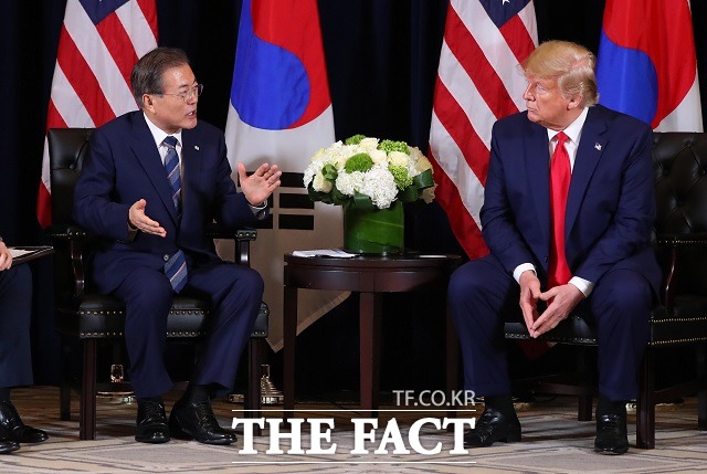 문재인 대통령과 도널드 트럼프 미국 대통령은 9차 한미 정상회담에서 북한의 대화 재개 의지를 긍정적으로 평가했다. /뉴시스
