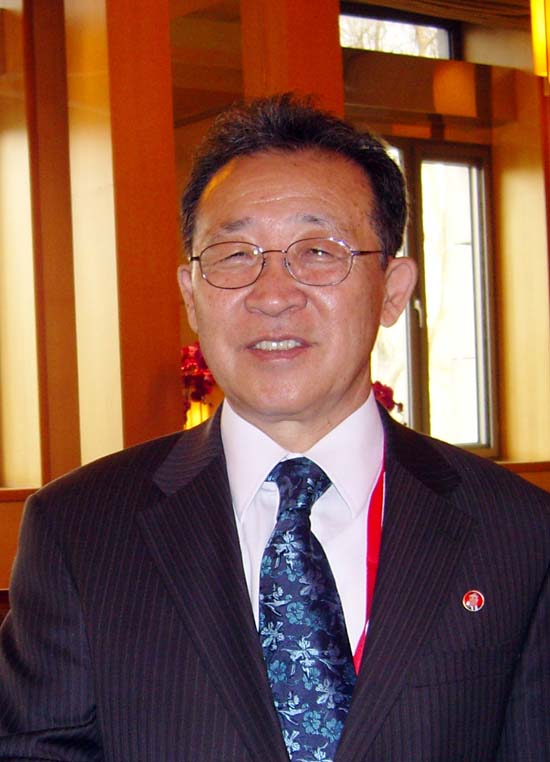 김계관 외무성 고문이 담화를 발표해 북미회담에 대한 전망은 밝지 못하다고 밝혔다. 그러면서, 도널드 트럼프 미국 대통령의 결단을 촉구했다. 사진은 2008년 김 고문의 6자회담 당시 베이징에서의 모습. /외교부