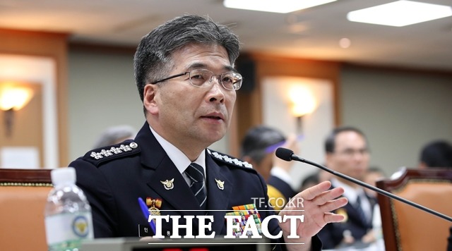 민갑룡 경찰청장이 4일 오전 서울 서대문구 경찰청에서 열린 국회 행정안전위원회(행안위) 경찰청 국정감사에서 의원들의 질의에 답변하고 있다. /뉴시스