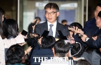  정경심 '마라톤 영장심사' 종료…'혐의 모두 부인'