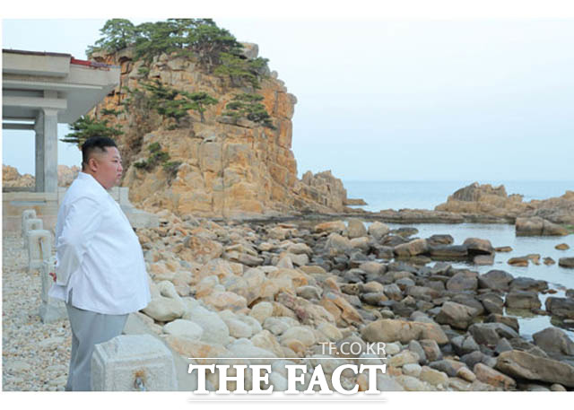 북한 김정은 국무위원장이 금강산관광지구를 시찰했다고 23일 노동신문이 보도했다. /노동신문.뉴시스