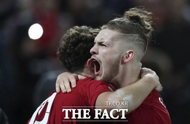 오는 9일(토)부터 11일(월)까지 벌어지는 잉글랜드 프로축구(EPL) 7경기와 스페인 프리메라리가(라리가) 7경기 등 총 14경기를 대상으로 한 축구토토 승무패 39회차 리버풀-맨체스터시티(12경기)전에서 국내 축구팬들의 40.68%가 홈팀 리버풀의 근소한 우세를 예상했다./리버풀=AP.뉴시스