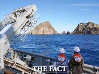  독도 헬기 추락 현장서 시신 3구 발견