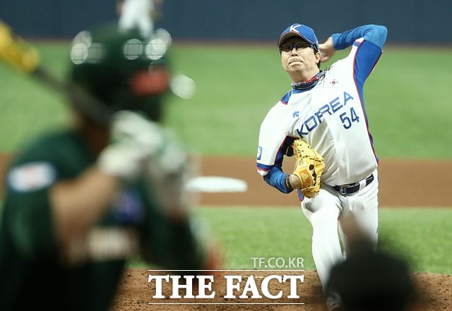 한국 선발 양현종이 6일 오후 서울 고척스카이돔에서 열린 2019 WBSC 프리미어 12 C조 호주전에서 6이닝 10K 무실점의 역투를 하고 있다./고척 스카이돔=뉴시스