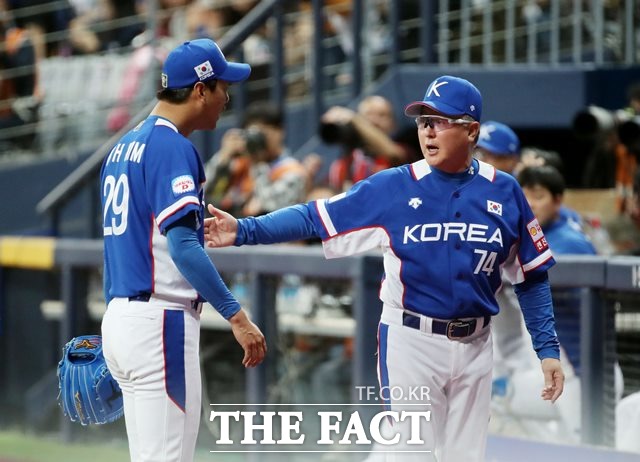한국 선발 김광현이 12일 대만과 프리미어12 슈퍼라운드 2차전에서 4회를 버티지 못하고 조기 강판당하는 부진 속에 한국은 0-7 패배의 수모을 당했다./뉴시스