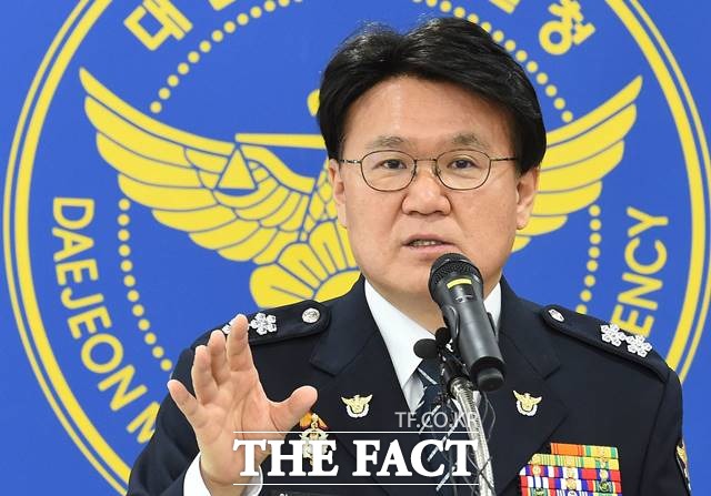 황운하 대전지방경찰청장은 자신에 대한 하명 의혹 제기를 악의적인 여론몰이라고 비판했다. 사진은 지난 3월  21일 대전 서구 둔산동 대전지방경찰청 대회의실에서 열린 기자 간담회에 참석한 황 청장./뉴시스