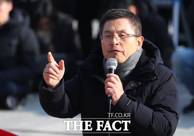 황교안 한국당 대표가 18일 국회에서 공수처법·선거법 날치기 저지 규탄대회에 참석해 규탄발언을 하고 있다. /뉴시스