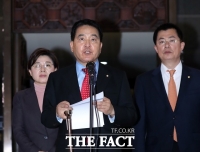  심재철 '文대통령, '위헌 선거법' 거부권 행사해야'