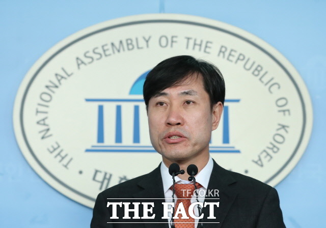 하태경 새로운보수당 책임대표가 13일 자유한국당과 (통합을 위한) 공식 대화를 시작하겠다고 밝혔다. /뉴시스