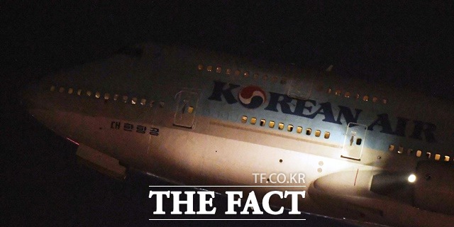 우한 폐렴 발원지인 중국 후베이성 우한과 인근에 거주하는 한국인을 국내로 데려오기 위한 전세기 KE 9883편 여객기가 31일 오전 8시 40분께 김포공항에 도착할 예정이다. 전날 오후 KE 9883편 여객기가 인천국제공항을 출발한 모습. /뉴시스