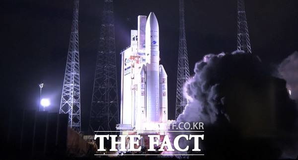 천리안 2B호는 2018년 12월에 발사한 기상관측용 천리안위성 2A호의 쌍둥이 위성으로 불린다. 세계 최초로 정지궤도에서 동아시아 지역의 미세먼지 유발 물질과 각종 대기오염 물질을 주간 상시 관측한다. /뉴시스