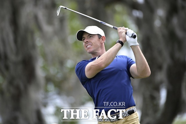올 시즌 두 번째 메이저대회인 미국프로골프(PGA) 챔피언십 1라운드에서 골프팬들은 로리 맥길로이의 언더파 가능성을 가장 높게 내다봤다./AP.뉴시스