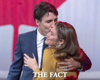  캐나다 트뤼도 총리 부인 코로나19 양성 판정