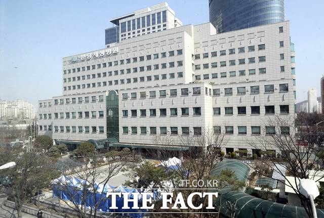 병원 내 집단 감염이 발생한 경기도 성남시 분당제생병원 이영상(55) 원장이 추가 확진자 명단에 포함됐다. 사진은 분당제생병원 전경./뉴시스