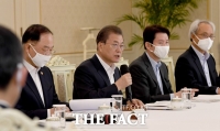  文대통령 '코로나19 사태로 방역·경제 엄중…'마음의 거리' 더욱 좁힐 때'