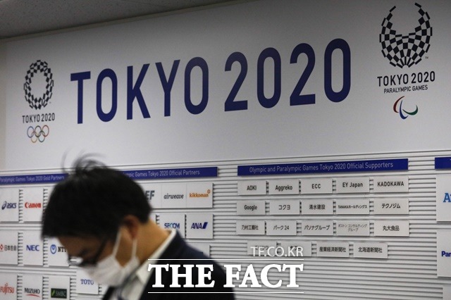 2020도쿄올림픽이 근대올림픽 사상 처음 1년 연기됨에 따라 도쿄올림픽조직위 사무실도 침통한 분위기를 보이고 있다./도쿄=AP.뉴시스