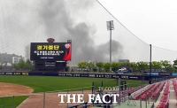  기아 타이거즈 구장 인근서 화재…개막전 '일시 중단'