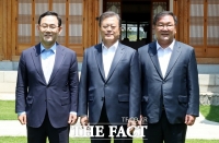  주호영 '다 가져간다 이런 말' 신경전…文 '반짝반짝하다'