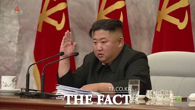 북한의 반응에 대해서 미국과의 협상에서 유리한 고지를 차지하기 위한 전략적 선택이라는 분석이 나온다. 김정은 국무위원장이 북한 노동당 제7기 제4차 중앙군사위원회 확대 회의에 참가한 모습. /조선중앙TV 갈무리