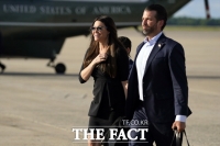  트럼프 장남 여자친구 '코로나19' 확진…'신변 안전 문제' 부각