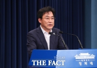  靑, 박원순 의혹 첫 언급…'피해자에게 위로 드린다'