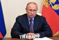  러시아 코로나19 백신 등록에 믿지 못하는 서방… 설마 푸틴이?