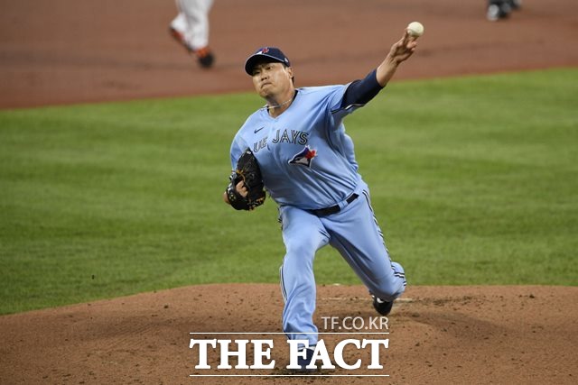 토론토 선발 류현진이 23일 탬파베이와 원정 경기에서 5이닝 6K 1실점 호투를 펼치고도 투구수 관리에 실패해 아쉽게 3승 달성에 실패했다./세인트 피터즈버그(미 플로리다주)=AP. 뉴시스