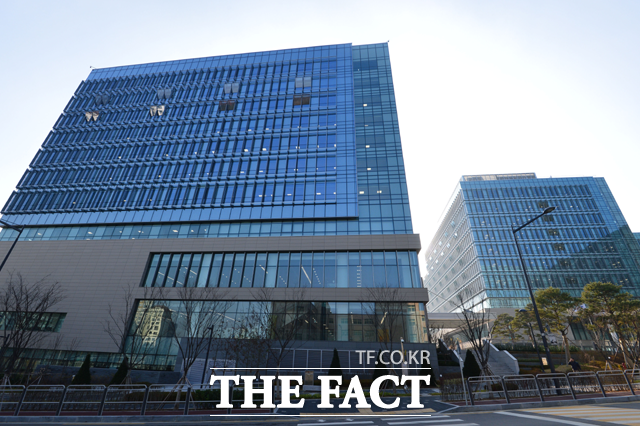 삼성전자 우면사업장 사내 카페 직원이 신종 코로나바이러스 감염증 확진 판정을 받아 건물 일부가 폐쇄 조치됐다. /뉴시스