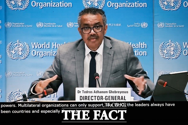 테워드로스 아드하놈 거브러여수스 세계보건기구 사무총장이 7일 코로나19 팬데믹과 관련해 마지막 팬데믹이 아닐 것이라며 다음 팬데믹이 찾아온다면 세계는 지금보다 더 준비돼 있어야 한다고 주장했다. /신화·뉴시스