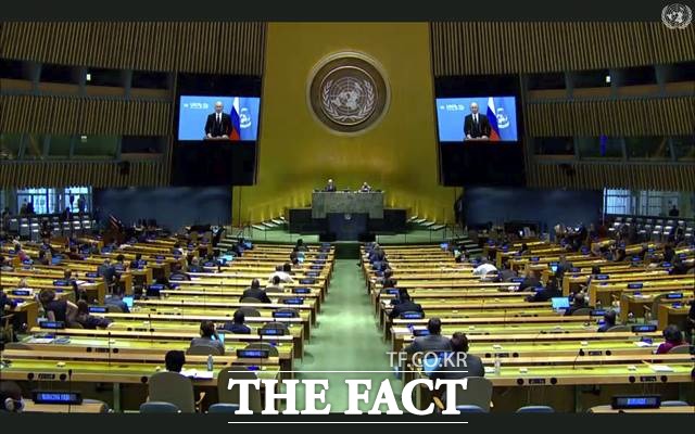 유엔본부에 따르면, 한 국가당 한 명의 외교관(주로 주유엔 대사)은 유엔 본부에 사전 녹화된 연설을 공개하기 위해 본회의장에 출입할 수 있다. 다만, 각 좌석은 사회적거리두기로 인해 거리두기를 시행하고 있다고 설명했다. /AP.뉴시스