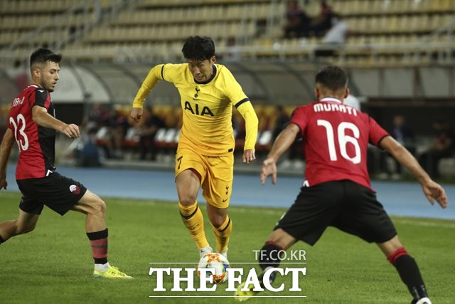 토트넘 손흥민이 25일 북마케도니아 스코페에서 열린 슈켄디야와 유로파리그 3차예선 원정경기에서 1골2도움으로 활약하며 3-1 승리를 이끌었다./스코페(북마케도니아)=AP.뉴시스