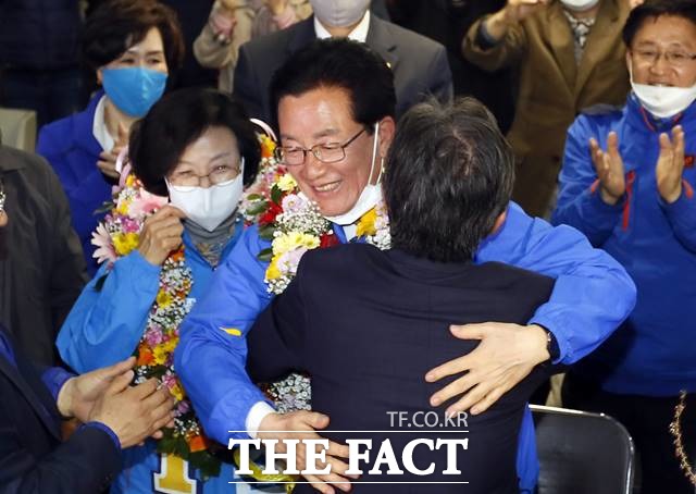 청주지법은 29일 공직선거법 위반 등 혐의로 체포영장이 청구된 정정순 더불어민주당 의원에 대한 체포동의 요구서를 검찰에 송부했다고 밝혔다. /뉴시스