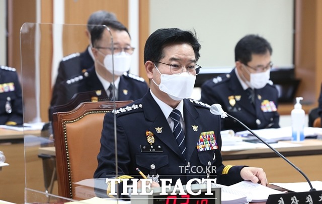 김창룡 경찰청장이 8일 서울 서대문구 경찰청에서 열린 국회 행정안전위원회 경찰청 국정감사에서 의원들의 질의에 답변하고 있다. /뉴시스