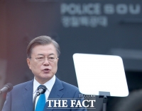  文대통령 '경찰, 공정성·전문성 기반 수사체계 확립' 당부