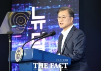  文대통령 '스마트시티에 10조 투자…일자리 15만개 창출'
