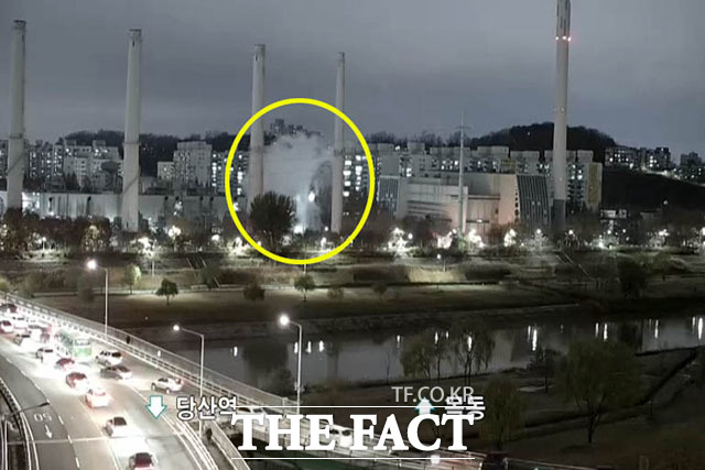 19일 오후 서울 양천구 목동 열병합발전소에서 밸브 안전핀이 파손돼 다량의 수증기가 발생, 화재 오인 신고로 이어지는 사건이 발생했다. /뉴시스