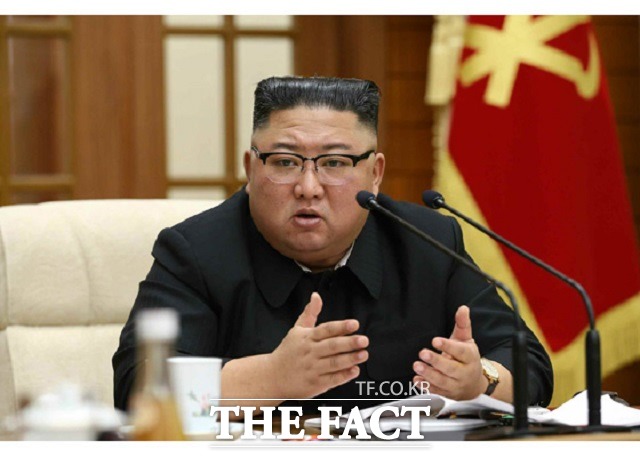 김정은 국무위원장이 29일 북한 평양 노동당 본부청사에서 열린 조선노동당 중앙위원회 제7기 제21차 정치국 확대회의를 주재했다고 30일 노동신문이 보도했다. /노동신문 갈무리