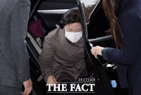  윤석열 복귀 이튿날…추미애 '담담한 표정' 출근