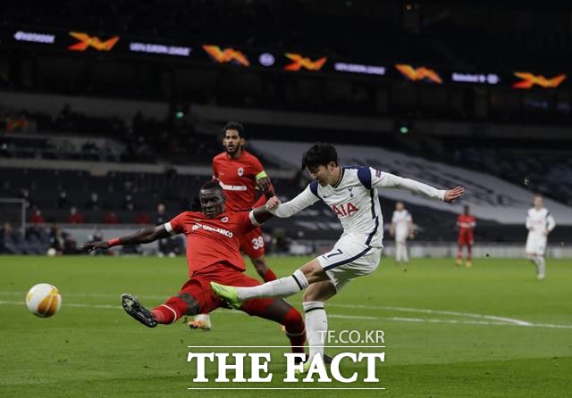 토트넘 손흥민이 31일 열릴 예정이던 토트넘-풀럼전이 코로나19 확진자 수 증가로 전격 취소됨에 따라 연내 토트넘 통산 100호골 달성을 할 수 없게 됐다. /런던=AP.뉴시스