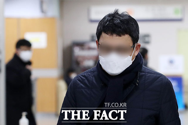 서울중앙지법 형사5단독 김준혁 판사는 6일 오후 2시 폭행 혐의로 불구속기소 된 김대현(사진) 전 부장검사에 대한 선고 공판을 연다. /뉴시스