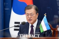  '한-우즈벡' 화상 정상회담 개최…양국 무역협정 협상 개시