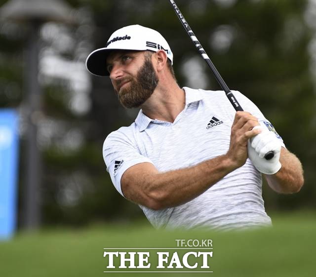 국내 골프팬들은 세계 최고의 선수들의 자존심 대결이 펼쳐질 예정인 ‘PGA 더 제네시스 인비테이셔널’ 1라운드에서 더스틴 존슨의 언더파 가능성을 가장 높게 내다봤다./AP.뉴시스