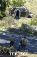  타이거 우즈 '중상', LA SUV 차량 9m 전복사고로 '응급 수술 중'